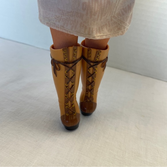 Na Na Na Surprise Teens 11" Doll Amelia Outback Camper Soft Posable Figure - Picture 7 of 7